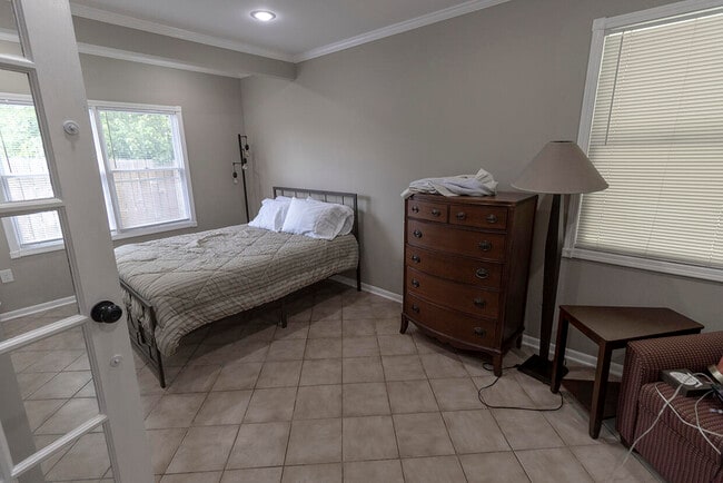 Building Photo - 103 N Garth Ave