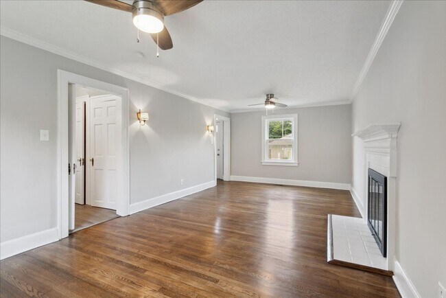 Building Photo - 4BR Historic Yorktown Home | Updated Kitchen & Baths | Near Yorktown Beach