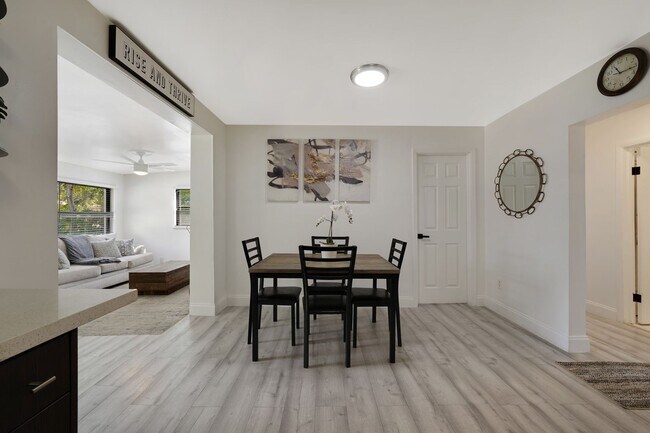 Building Photo - Furnished House in Hollywood Florida - Jun...