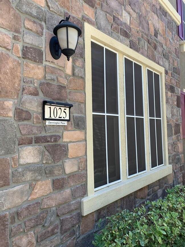 Building Photo - Designer Inspired 4x3 Stunning Home with Bonus Room and 2 Car Garage!