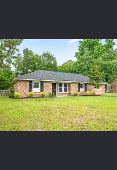 Building Photo - 4452 Elderwood Dr