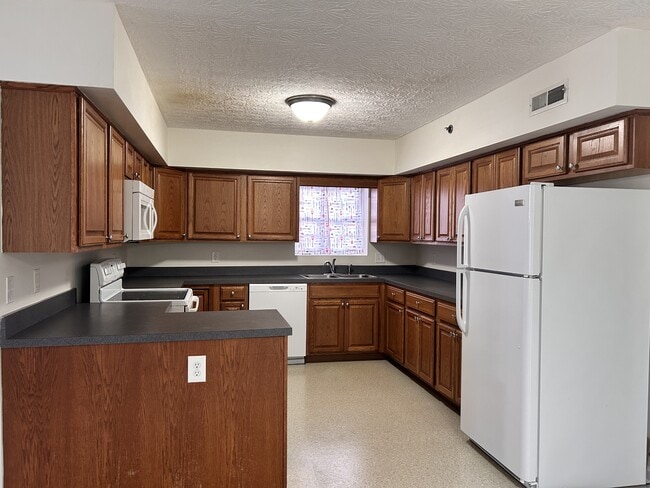 Building Photo - 23 Rosewood Ct