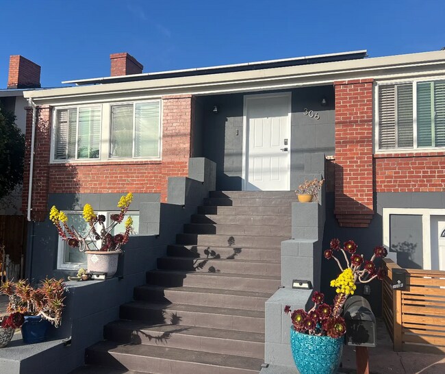 Primary Photo - 306 Mayo Ave