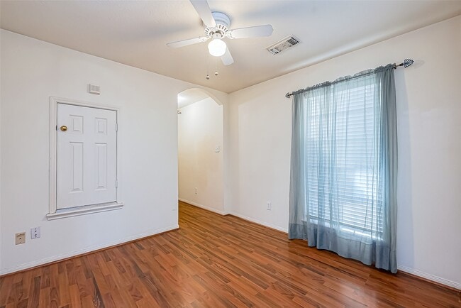 Building Photo - 10323 Emerald Pine Dr