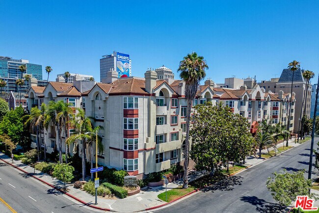 Building Photo - 620 S Gramercy Pl