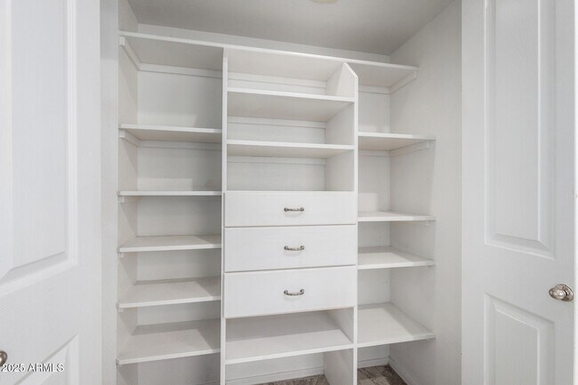Building Photo - 1128 E Silverwood Dr