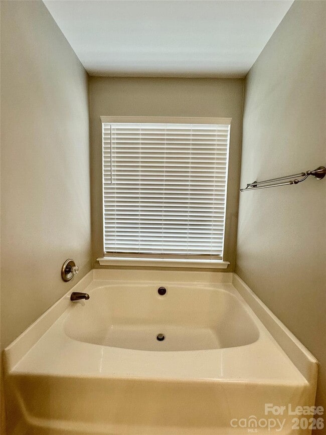 Building Photo - 5307 Bentgrass Run Dr