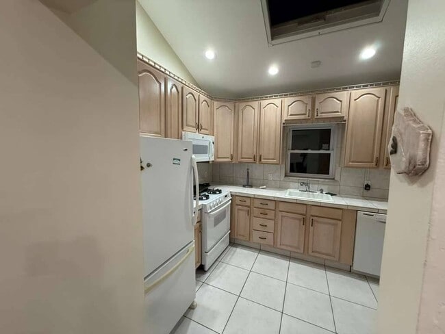 Building Photo - 67-06 171st St