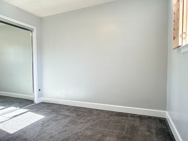 Building Photo - Updated Single-Family Home in Centennial!