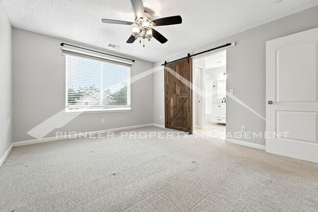 Building Photo - Spacious Home with Washer/Dryer and Centra...