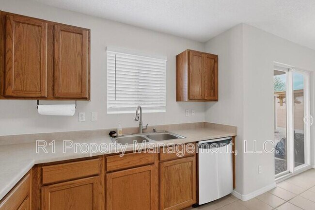 Building Photo - 2713 Violeta Cir SE