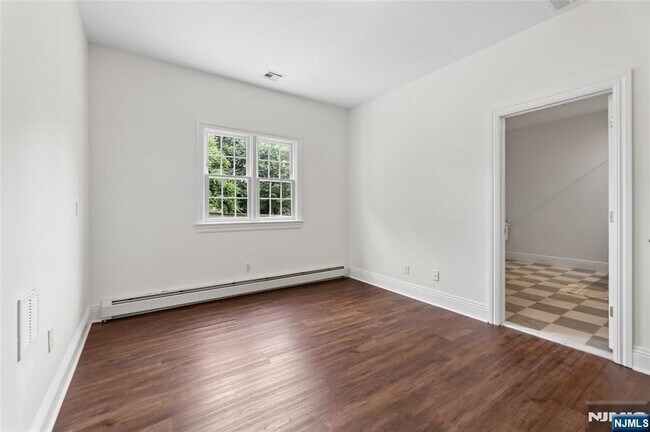 Building Photo - 122 Helen Ct