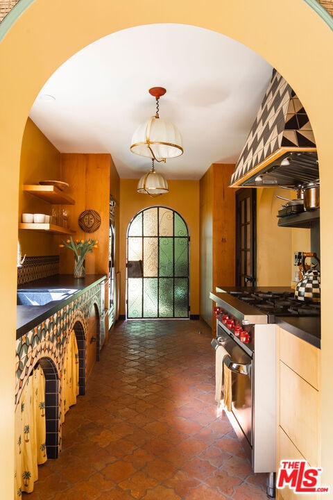 Building Photo - 2351 Canyon Dr