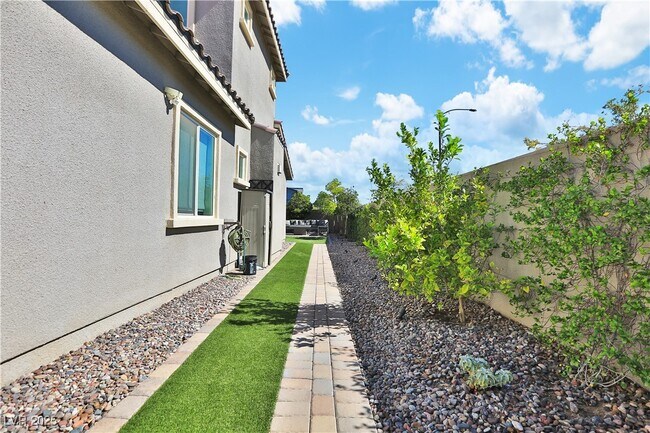 Building Photo - 2586 Hazelburn Dr