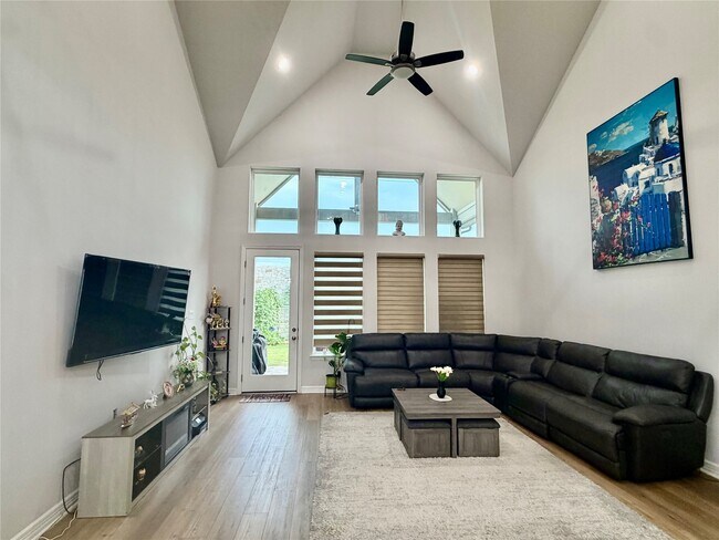 Building Photo - 25859 Rippey Gln Dr