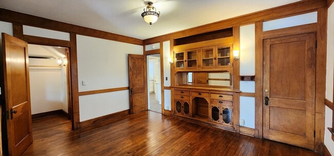 Building Photo - Coronado: Charming 1bd/1.25ba Village Apartment - Front Lower Unit