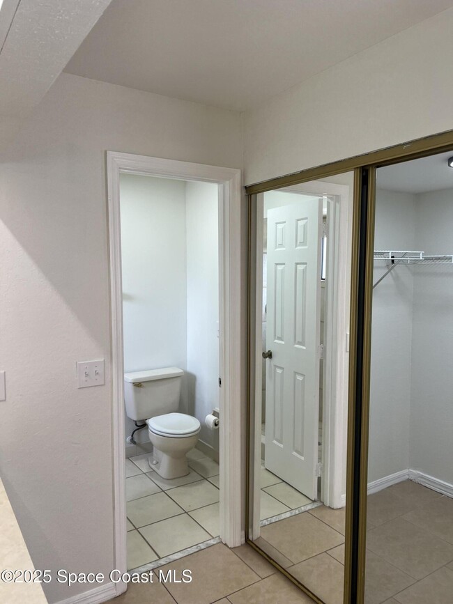 Building Photo - 1233 Country Club Dr
