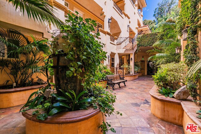 Building Photo - 16123 Sunset Blvd