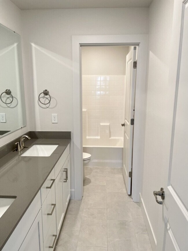 Building Photo - "Spacious 4-Bedroom Home on East Caldera Street with 2.5 Baths and 2,498 Sq Ft of Comfort in Meri...