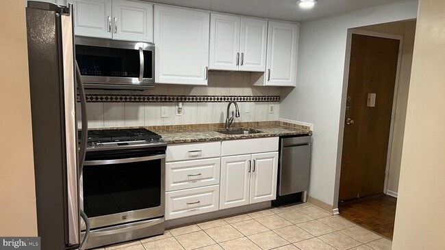 Building Photo - 100 West Ave