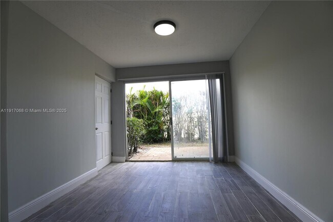 Building Photo - 14104 Glenmoor Dr