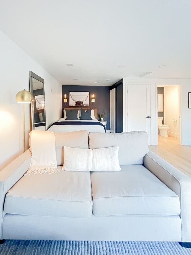 Building Photo - Open to 3 Month Short Term lease .Brand New Private Guest House for rent In Jefferson Park