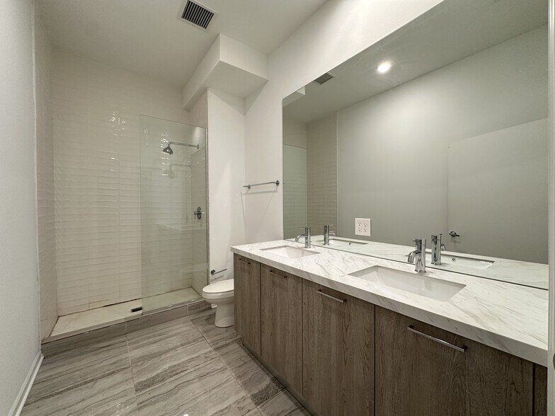 Building Photo - 2550 S Wabash Ave