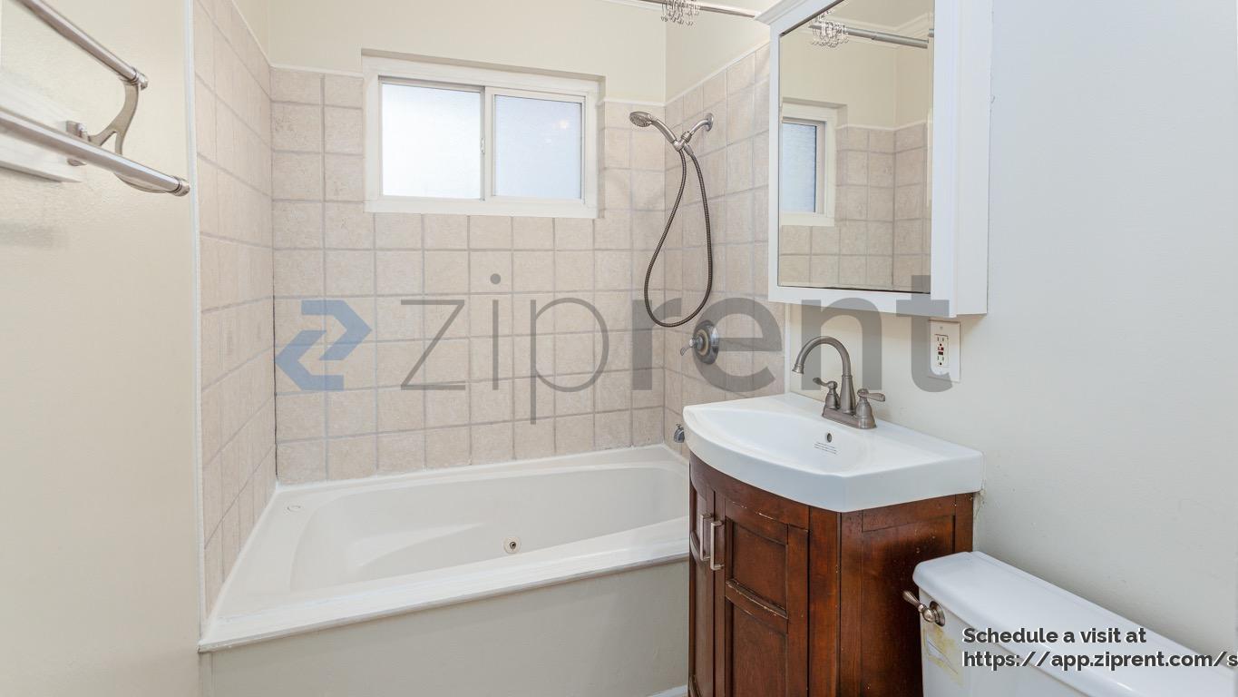 Building Photo - 1861 Briarwood Dr