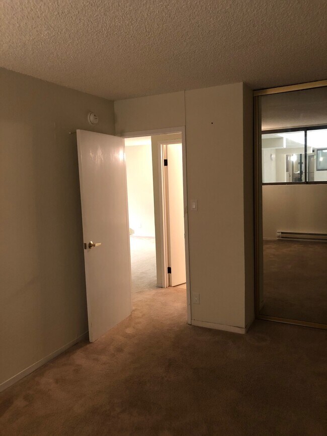 Building Photo - 2055 Sacramento St