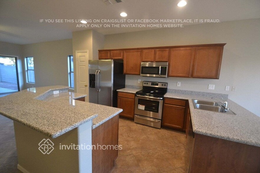 Building Photo - 12838 W Apodaca Dr