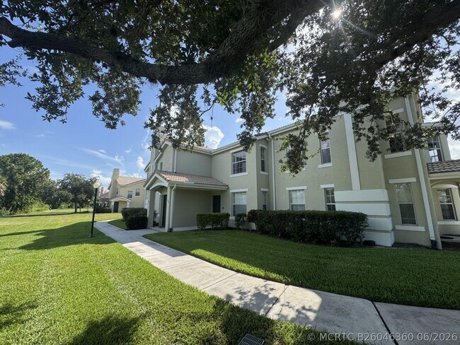 Building Photo - 122 SW Peacock Blvd