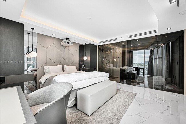 Building Photo - 1000 South Pointe Dr