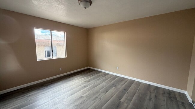 Building Photo - Two Bedroom One Bathroom Apartment in San Bernardino!