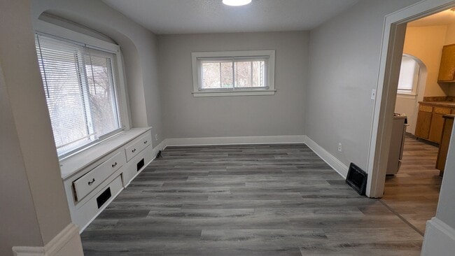 Building Photo - Charming 3-bedroom, 1-bathroom home located in the vibrant city of Akron