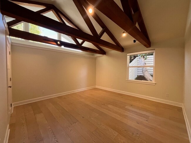 Building Photo - Most Charming Home in La Costa