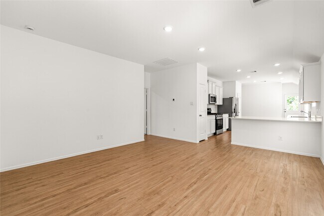 Building Photo - 2039 Barrett Gables Dr