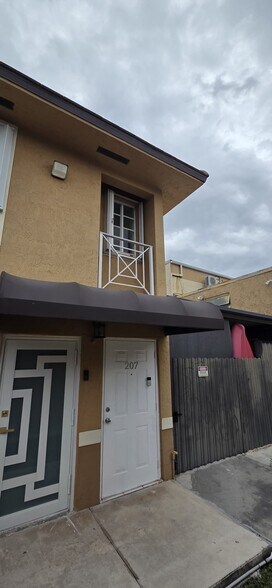 Building Photo - 10285 NW 80th Ct
