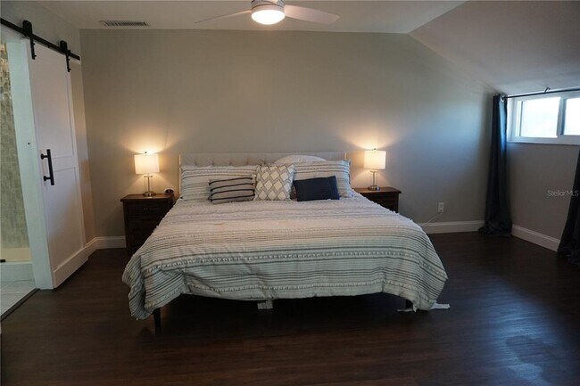 Building Photo - 534 Pinellas Bayway S