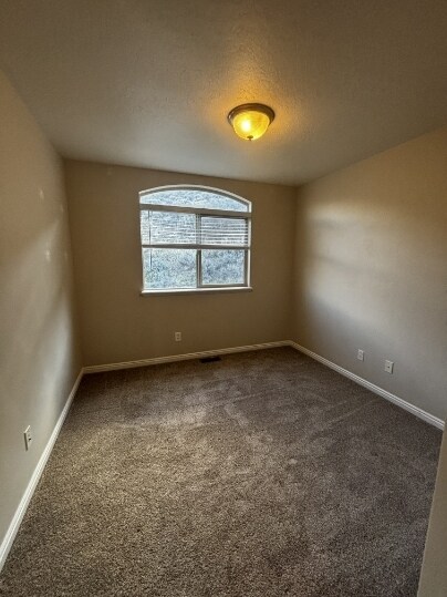 Building Photo - Beautiful Townhomes