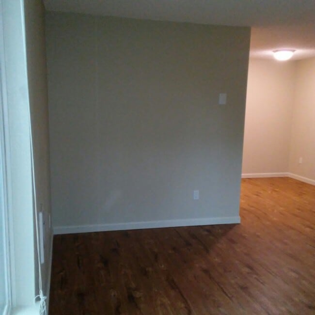 Building Photo - Cedarcrest Apart - 3