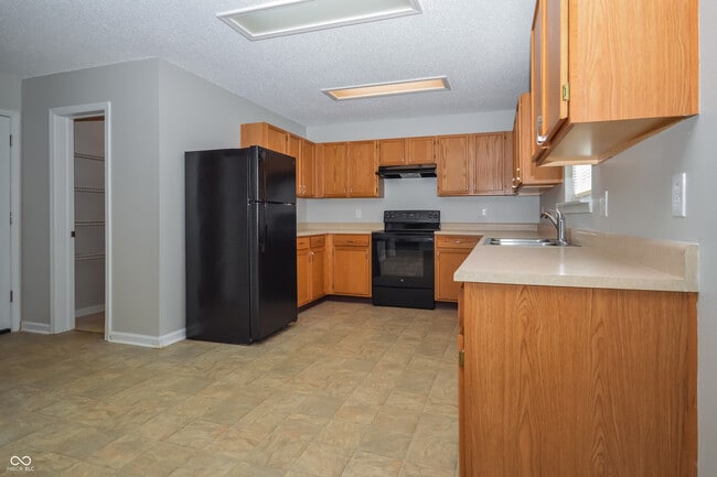 Building Photo - 2265 Shadowbrook Dr