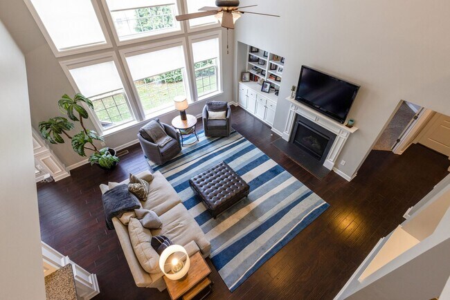 Building Photo - 5 Bedroom Home with Theater Room & 3-Car Garage in Franklin