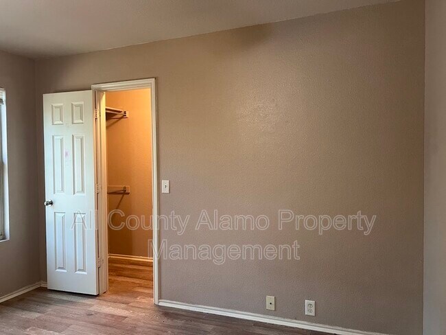 Building Photo - 10303 Lateleaf Oak