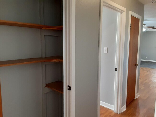 Building Photo - 1214 Glidewell Ave