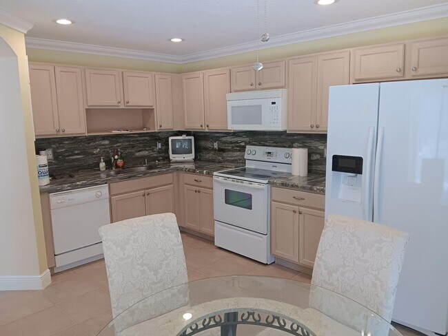 Building Photo - 4983 Pinemore Ln