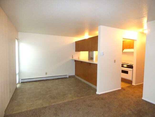 Building Photo - Rent Special: 1/2 Off May's Rent!! - Downstairs 2 Bedroom Unit