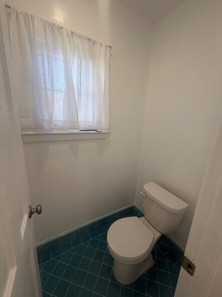 Bathroom #2 - 3645 Monon St