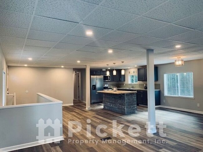Building Photo - 4 Bedroom Lake Tahuyeh Home