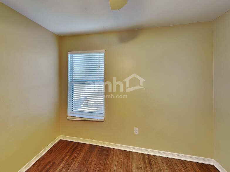 Building Photo - 245 W Paseo Celestial