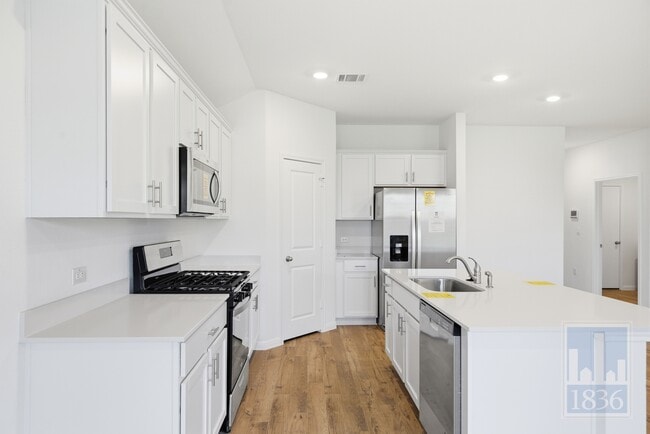 Building Photo - 1932 Marlin Spike Dr